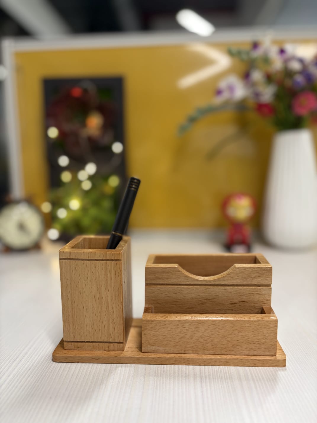 CARDY – Business Card & Pen Organizer
