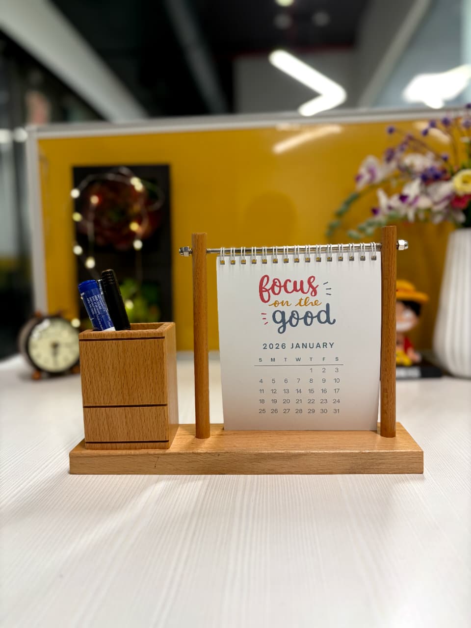AURON – Flip Calendar Desk Organizer