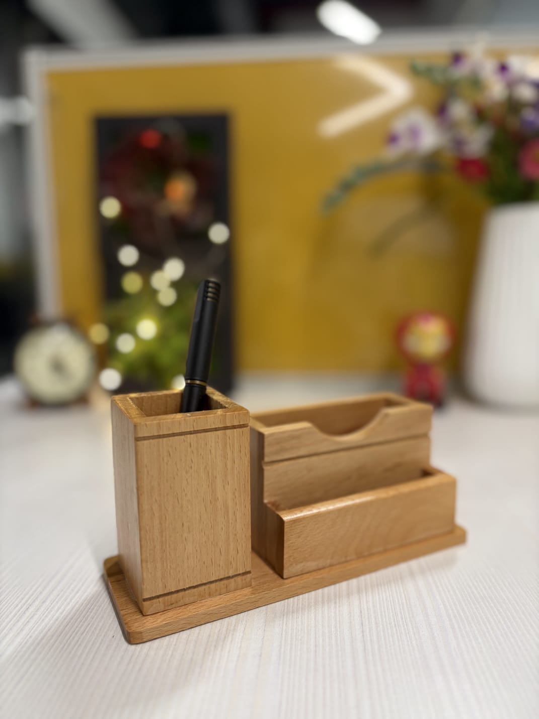 CARDY – Business Card & Pen Organizer
