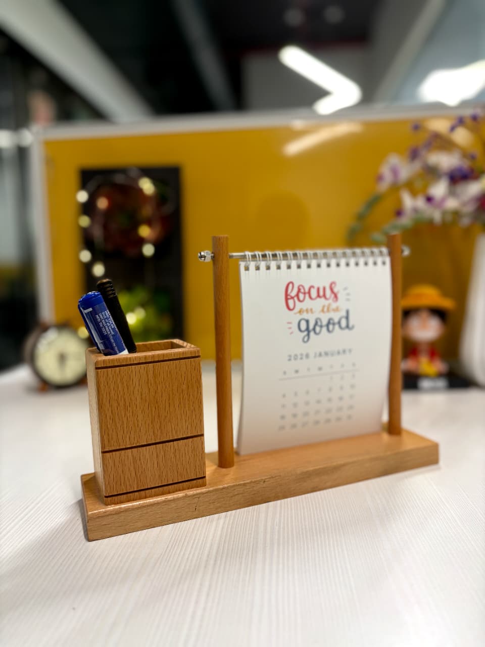 AURON – Flip Calendar Desk Organizer