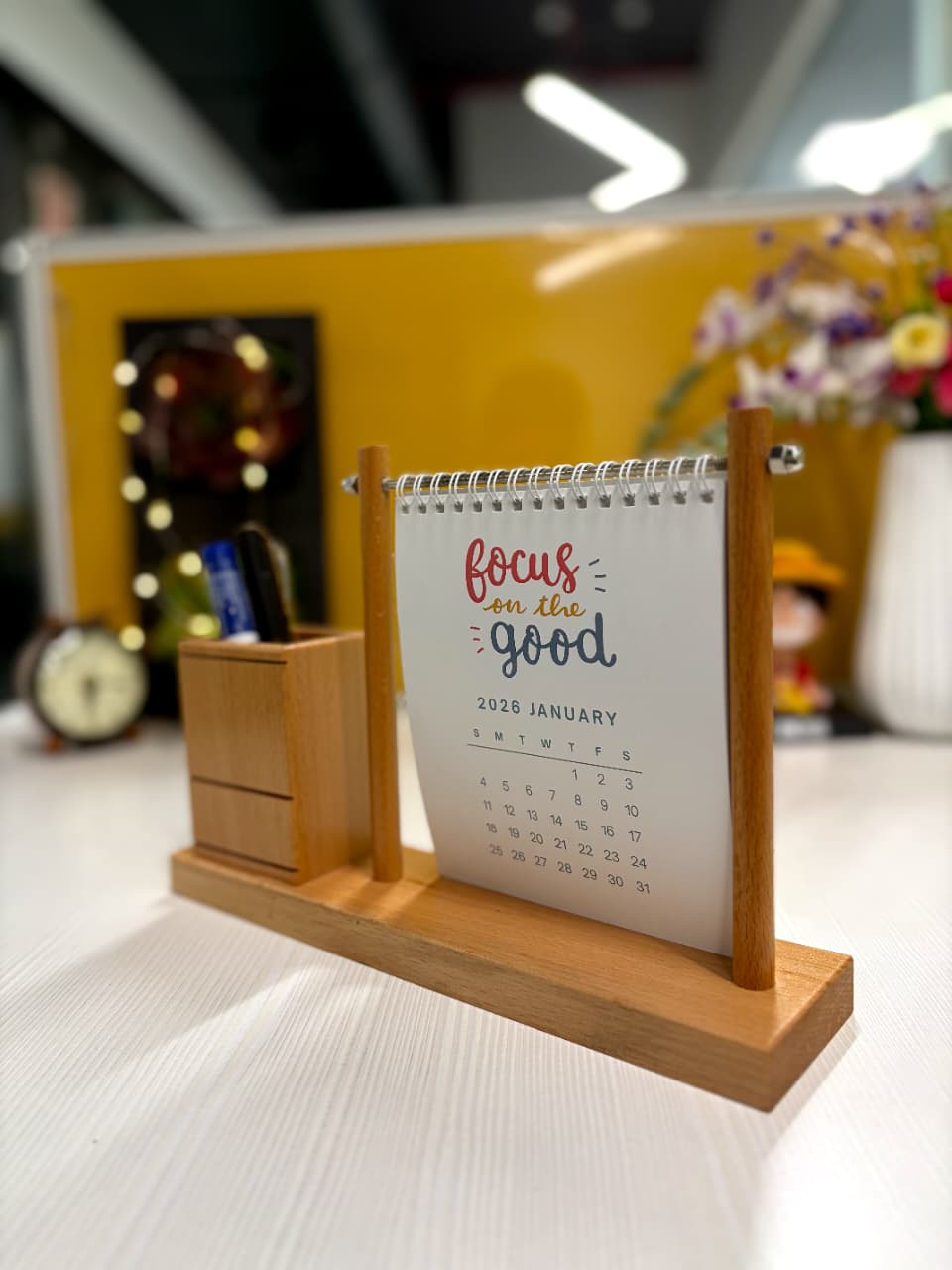 AURON – Flip Calendar Desk Organizer